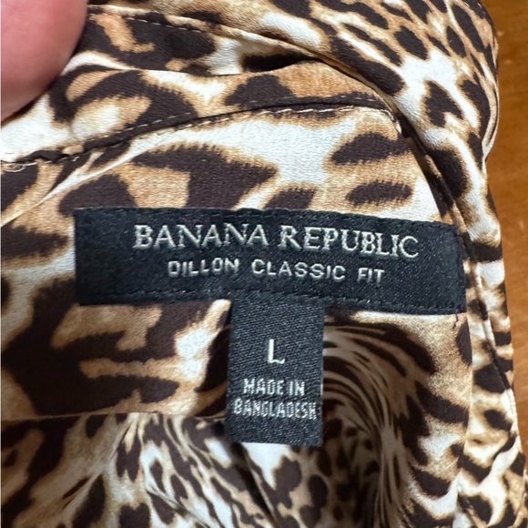Banana Republic Dillon Classic Fit Animal Print Button-Up Blouse Large Mob Wife - Picture 2 of 8